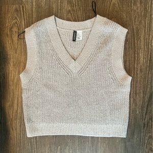 H&M knit crop sweater vest